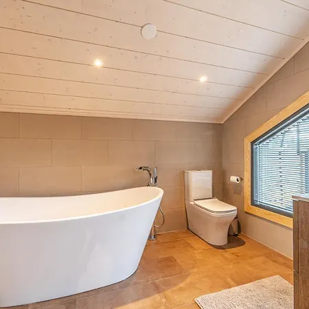 Levillas Kinnastie 23 *