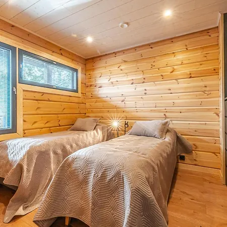 Levillas Kinnastie 23 * レヴィ