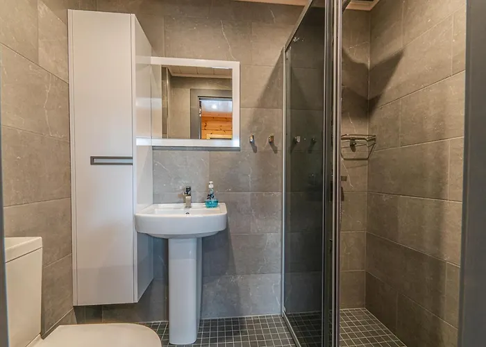 Levillas Kinnastie 23